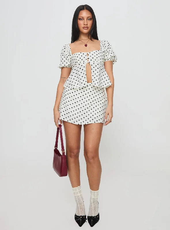 Passionfruit Linen Blend Top Cream/Black Polka Dot